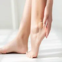 Solutions naturelles Flovie pour pieds secs, crampes nocturnes et circulation sanguine